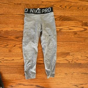 Nike pro cropped leggings